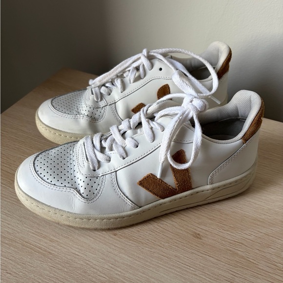 Veja V-10 Leather White Camel Sneakers 7 - Picture 12 of 14